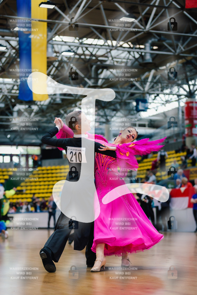 Hessen Tanzt WDSF Open Junior II Standard 10th (210) Tim Gordon _ Luisa Huber (Schwarz-Weiß-Club Pforzheim)-2025-05-17-7558 | Webshop for digital downloads and prints of dance sport, event & show photographer Julian Link - Realisiert mit Pictrs.com