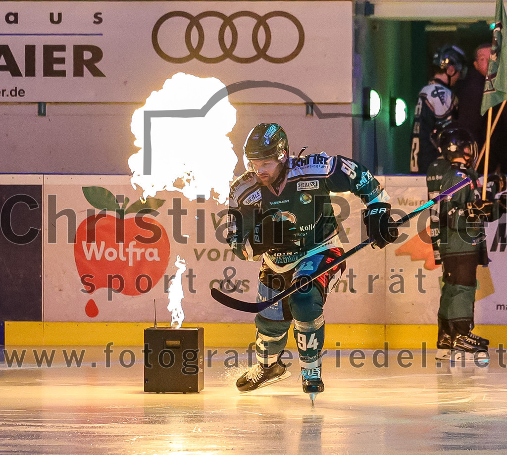2025-12-23_015_TSV_Erding_gegen_Heilbronner_Falken | Erding, Deutschland, 23.12.2025:Eishockey, Oberliga Süd 2025 / 2026, 29. Spieltag, TSV Erding gegen Heilbronner Falken, Endergebnis: 5:4Markus Eberhardt (Erding Gladiators, #94)Foto: Christian Riedel / fotografie-riedel.net