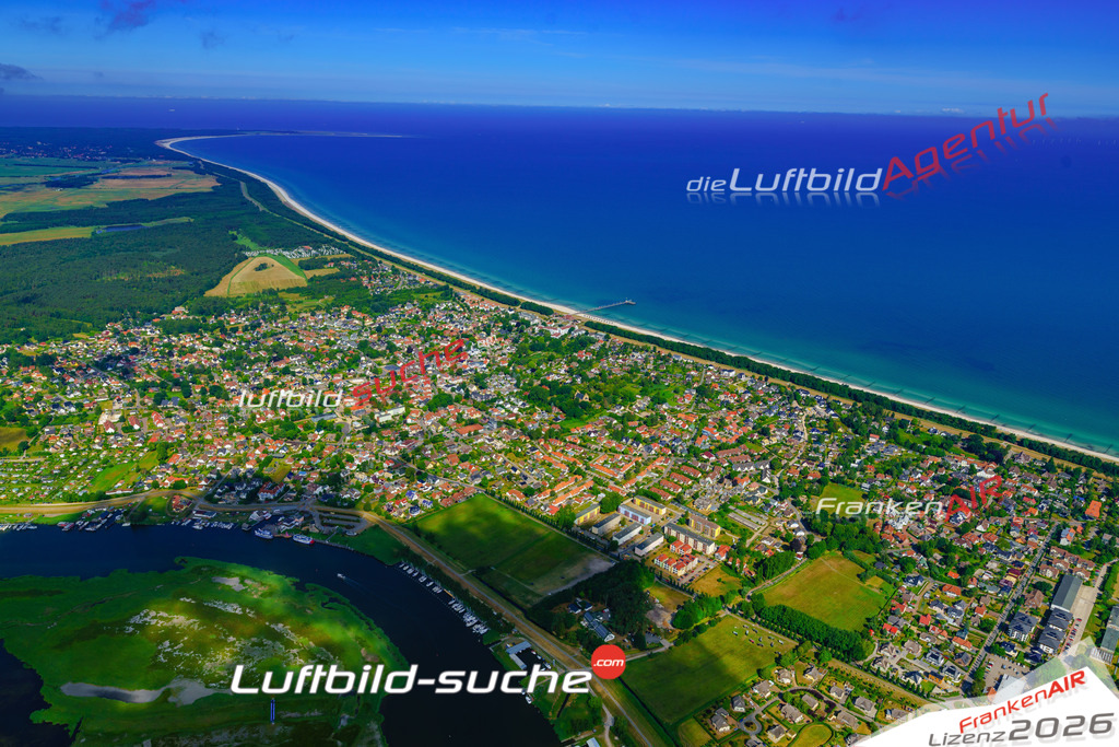 Das Luftbild der Stadt Zingst wurde 2018 vom Flugzeug heraus erstellt (keine Drohne) Aufnahmehöhe ca.400 Meter- hohe Auflösung für beste Druck-Qualität