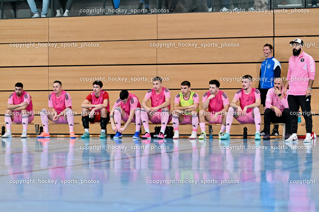 Carinthia Flamengo Futsal Club vs. FC Ljuti Krajisnici | Spielerbank Carinthia Flamengo, Headcoach Carinthia Flamengo Ugur Koc, Carinthia Flamengo Futsal Club vs. FC Ljuti Krajisnici, Carinthia Flamengo Futsal Club vs. FC Ljuti Krajisnici am 05.01.2025 in Klagenfurt (Ballspielhalle Viktring), Austria, (Photo by Bernd Stefan)