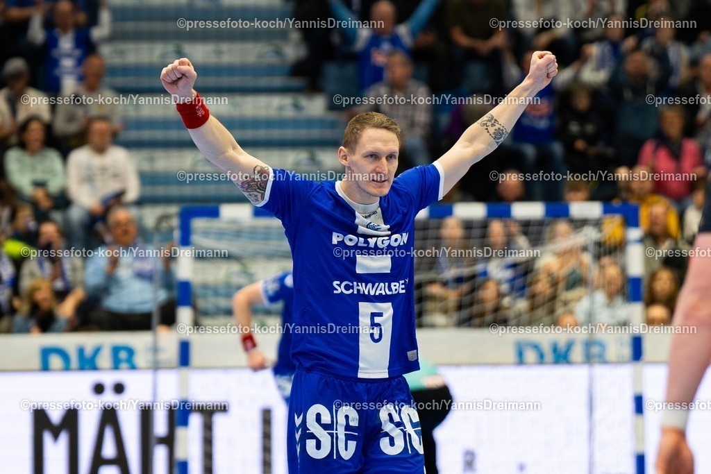 xYDR22022501048 | 22.02.2025, xydrx, Handball, 1.HBL, VFL Gummersbach - Rhein-Neckar-Löwen, Schwalbe-Arena: Tilen Kodrin (VFL Gummersbach #5) jubelnd