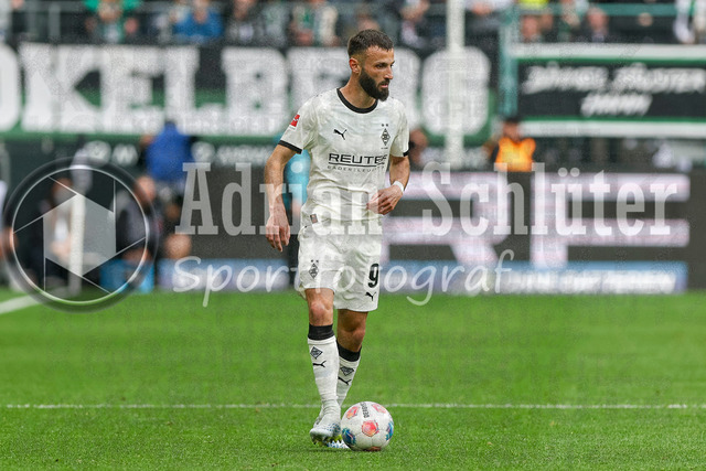 03.05.2026, GER, Fussball, Herren, 1. BL, Saison 2025/2026, Borussia Mönchengladbach - Borussia Dortmund | Franck Honorat (Borussia Mönchengladbach) in Aktion am Ball, Einzelaktion 