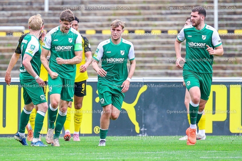 xsefx18042601018 | 18.04.2026, xsefx, Fußball, Regionalliga West, Borussia Dortmund II (U23) - SV Rödinghausen, 30. Spieltag, Stadion Rote Erde, Saison 2025 2026: Toschütze Maximilian Hippe schreit Freude raus. DFB regulations prohibit any use of photographs as image sequences and or quasi-video. Photo: xSabinexEffgenxPressefotoKochx