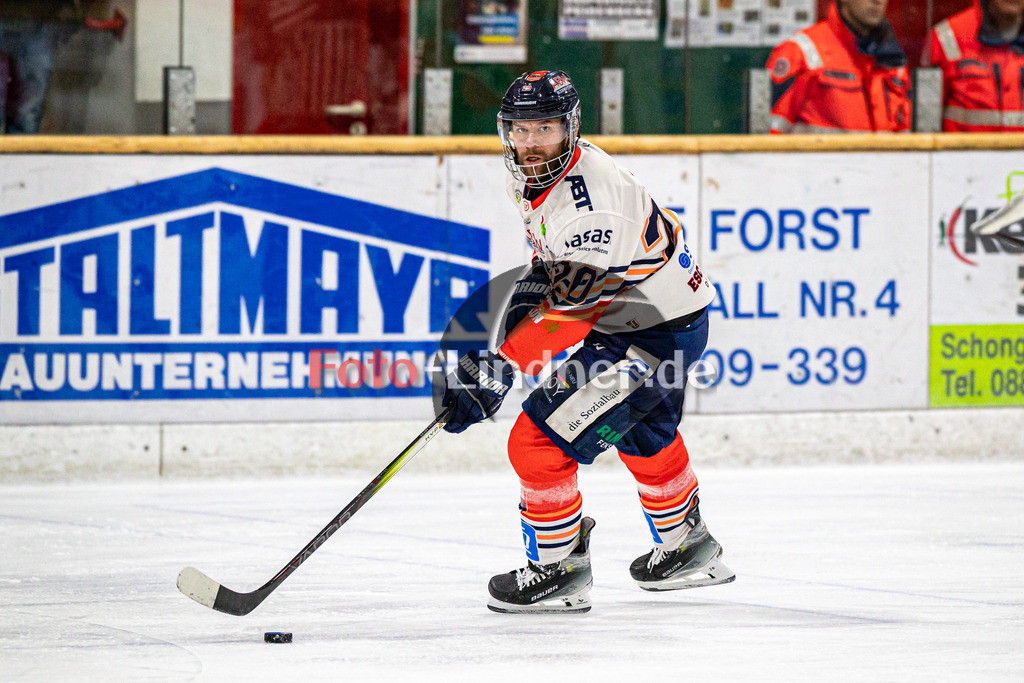 TSV Peißenberg Miners vs ESC Kempten SHARKS | Eishockey Bayernliga Vorbereitung 2024/2025, TSV Peißenberg Miners vs ESC Kempten SHARKS, 20241004,Sergei TOPOL (SHARKS 20) in Aktion, Freisteller,2024-10-04 in Peißenberg (Eisstadion)Sergei TOPOL (SHARKS 20)Copyright: WolfgangxLindner