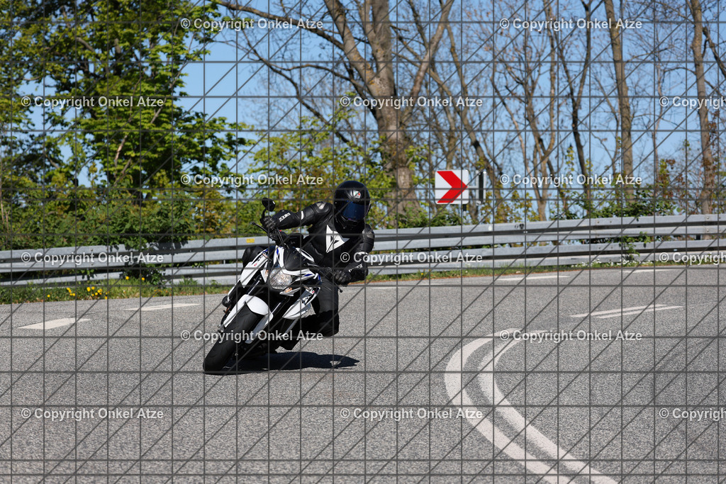 IMG_8932 | Fotograf am Kyffhäuser. Onkel Atze. Kyffhäuser Rennstrecke. Café36. Motorsportfotografie. - Realisiert mit Pictrs.com