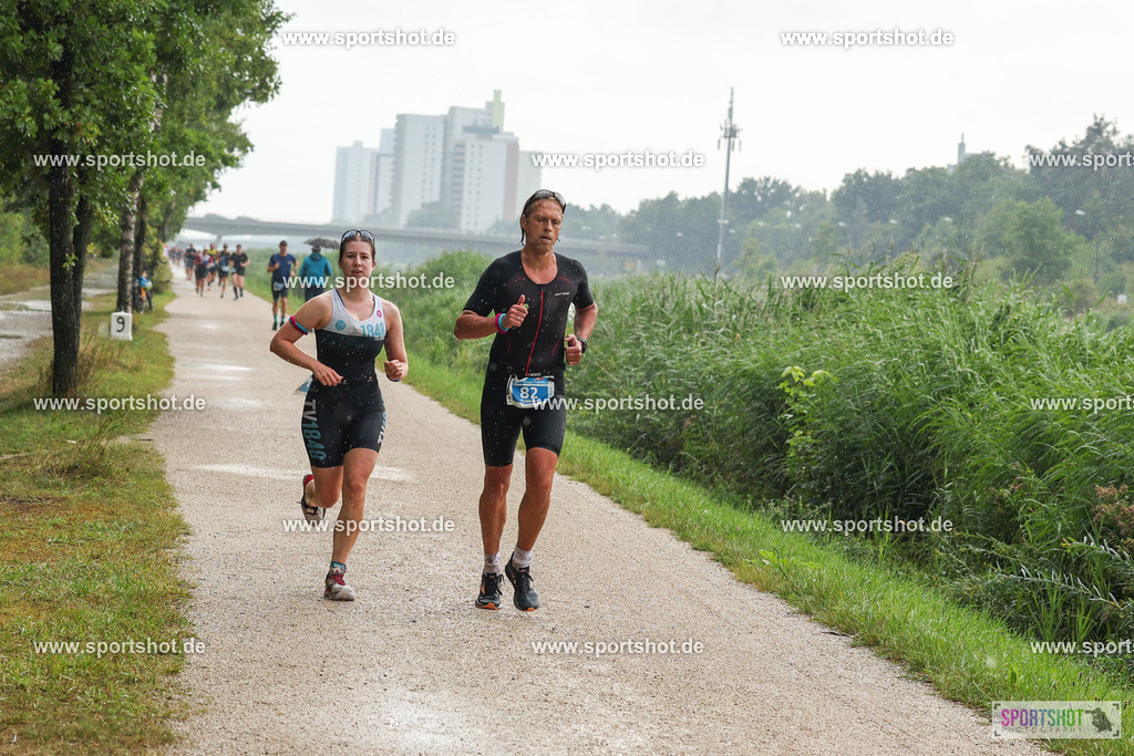 LUR_1417 | 34. M-net Erlanger Triathlon 2025 #erlangertriathlon  #mnettriathlon2025 #mnettriathlon #team #olympischedistanz #mitteldistanz #triathlon #maindonaukanal  #erlangertriathlon2025 #yourpictrs #tv1848 #tv1848erlangen  #triathlonbayern #sportinerlangen #demsportverbunden #sportshot_your_pictrs Copyright: www.sportshot.de