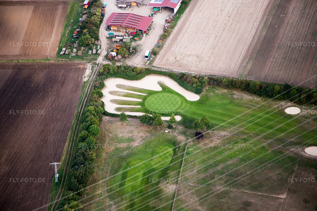 Luftbild: Gelände des Golfplatz Golfpark Biblis-Wattenheim mit Rasen in Form einer Hand in Biblis im Ortsteil Hofheim in Lampertheim im Bundesland Hessen in Deutschland. Foto: IMG_084439.jpg vom 02.09.2015 durch Werner Riehm/FLY-FOTO.de