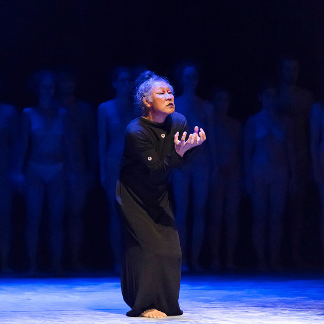 Tadashi Endo - HaDo - waves movement | Digital Fotografie für großformatige FineArtPrint, im Junges Theater Göttingen 2017, Butoh Tänzer Tadashi Endo: http://www.butoh-ma.de/
Digital photography for large format FineArtPrint, in Junges Theater Göttingen 2017, Butoh dancer Tadashi Endo: http://www.butoh-ma.de/
 - Realisiert mit Pictrs.com