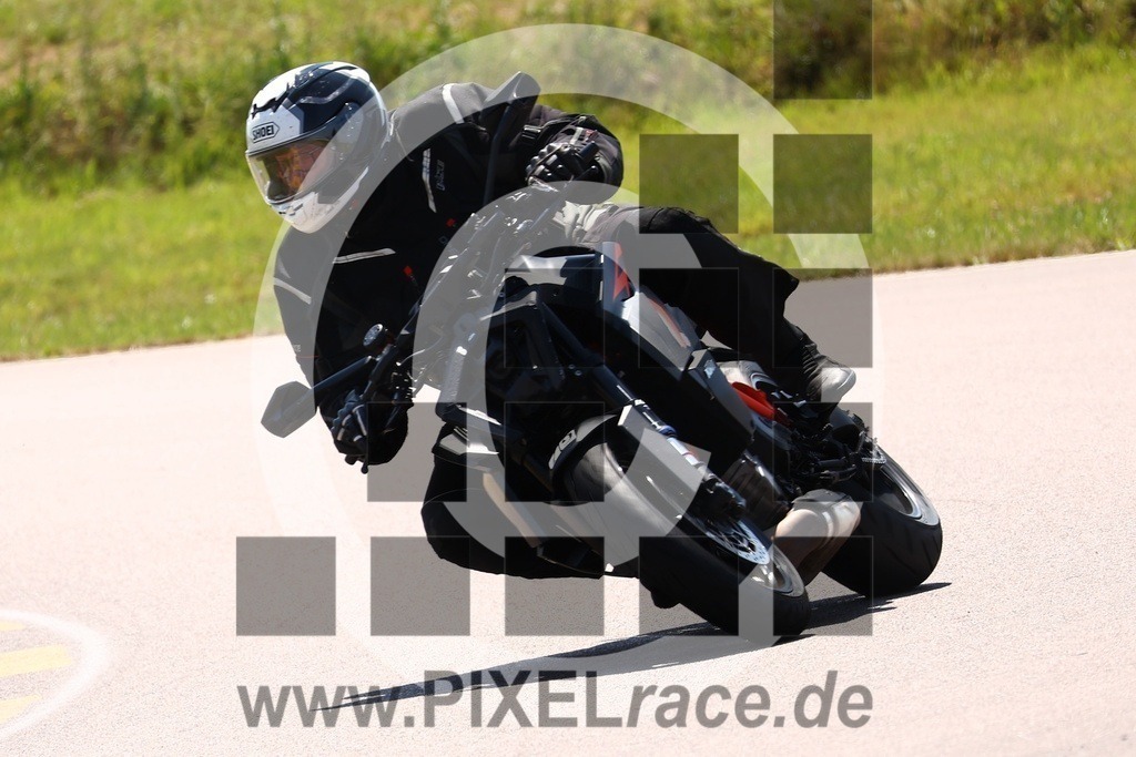 0079-20250619_02655 | Schöne Erinnerungen an spannende Momente - das festzuhalten ist unser Job. PIXELrace.de ist seit 2003 auf den Rennstrecken Europas unterwegs um die Action draußen beim Fahren und die wunderbare Stimmung imm Fahrerlager für euch einzufangen.
