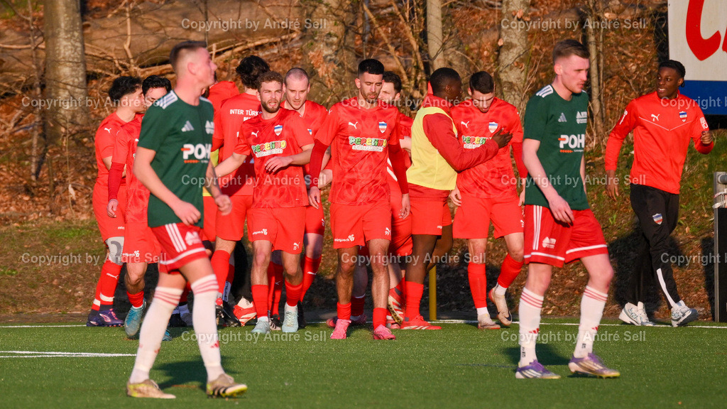 Inter Türkspor Kiel vs. MTSV Hohenwestedt | Jubel über das 1-0 durch Phil Baumgarn (Inter #13) / Fußball-Oberliga Männer 2025/2026 / Inter Türkspor Kiel vs. MTSV Hohenwestedt / Hans-Mohr-Sportplatz / Kiel / 22.03.26 - Realisiert mit Pictrs.com