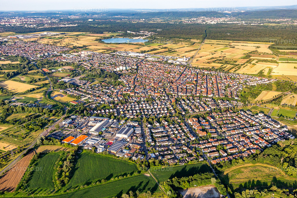 Luftbild: Ortsansicht von Westen im Ortsteil Mörsch in Rheinstetten im Bundesland Baden-Württemberg in Deutschland. Foto: IMG_141932.jpg vom 28.06.2024 durch Werner Riehm/FLY-FOTO.de