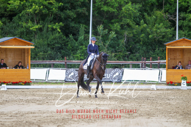 DKP48073 | Turnierfotos kaufen im Webshop von Daniel Kuhl Photography – entdecke professionelle Reitsportfotos aus Turnieren & Events. Hochwertige Turnierbilder online bestellen & sichern. Jetzt Fotos von Reitsportturnieren kaufen!