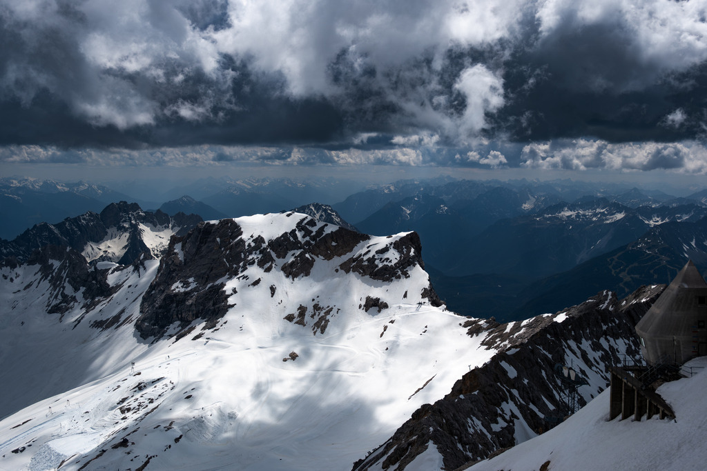 Aussicht von Zugspitze #2 | Tier- & Landschaftsfotografie und Porträtshootings. Entdecke einzigartige Fotokunst als Wandbild, Tasse oder Mauspad – mit Leidenschaft fotografiert - Realisiert mit Pictrs.com