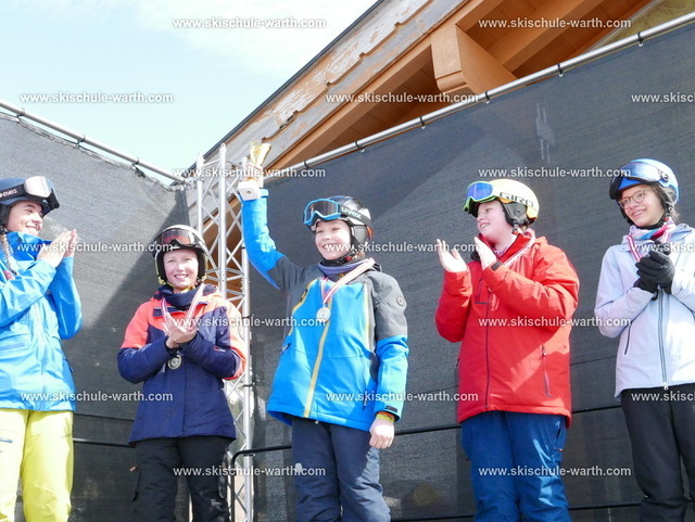 Gruppe Sophie | Photos von der Skischule Warth - Realisiert mit Pictrs.com