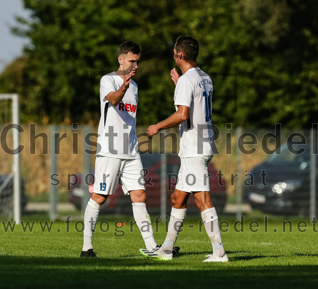 2023-09-10_101_SV_Eichenried_gegen_FC_Eitting | Eichenried, Deutschland, 10.09.2023:
Fußball, Kreisliga 2023 / 2024, 8. Spieltag, SV Eichenried gegen FC Eitting, Endergebnis: 1:2

Andreas Kostorz (FC Eitting, #19), Felix Zehetmaier (FC Eitting, #10)

Foto: Christian Riedel / fotografie-riedel.net