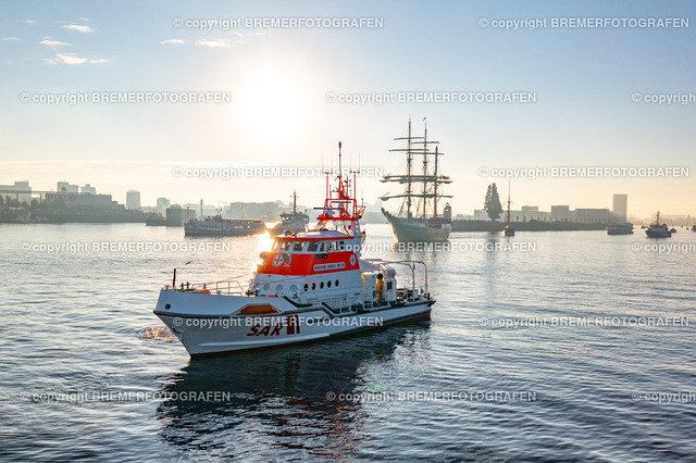 DJI_0178 | 30.09.2022 Drohnenaufnahmen Dt. Schifffahrtstag 2022 Bremen Wendebecken / Weser