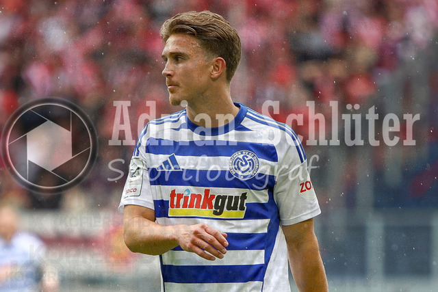 03.05.2026, GER, Fussball, Herren, 3. Liga, Saison 2025/2026, MSV Duisburg - FC Energie Cottbus | Patrick Sussek (MSV Duisburg) schaut 