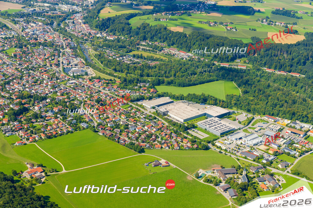 Klassische Luftaufnahme ohne Drohne zeigt:Deinting bei Trostberg - Die Luftbildaufnahme wurde 2025 vom UL-Flugzeug heraus erstellt ( keine Drohne ) - Hochauflösende Luftaufnahme -Nicht vergleichbar mit Google Maps oder Satelittenbilder- Die Geschenkidee !Mit Lizenz und Bildrechte bestellbar