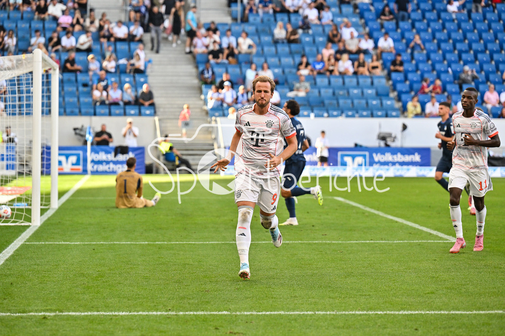 TSG 1899 Hoffenheim - FC Bayern München | Jubel der Bayern nach dem Treffer zum 0-2 durch Harry KANE (FC Bayern Muenchen 9) / Elfmeter / Tor / Torschuetze / Freude / Happy / Bundesliga: TSG 1899 Hoffenheim - FC Bayern München; PreZero-Arena am 20.09.2025 / DFL REGULATIONS PROHIBIT ANY USE OF PHOTOGRAPHS AS IMAGE SEQUENCES AND/OR QUASI-VIDEO