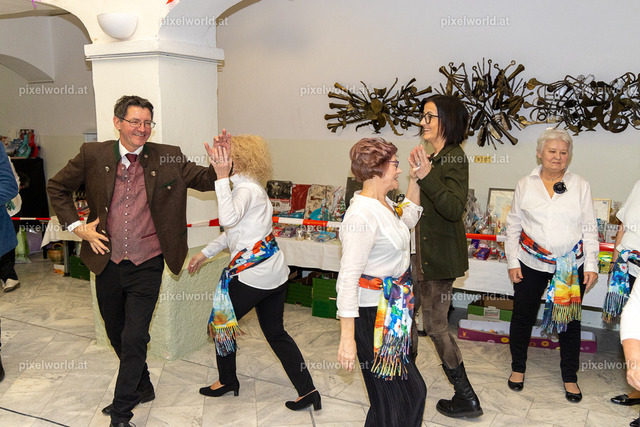 Ball der älteren Generation | Bildershop von pixelworld.at - Realisiert mit Pictrs.com