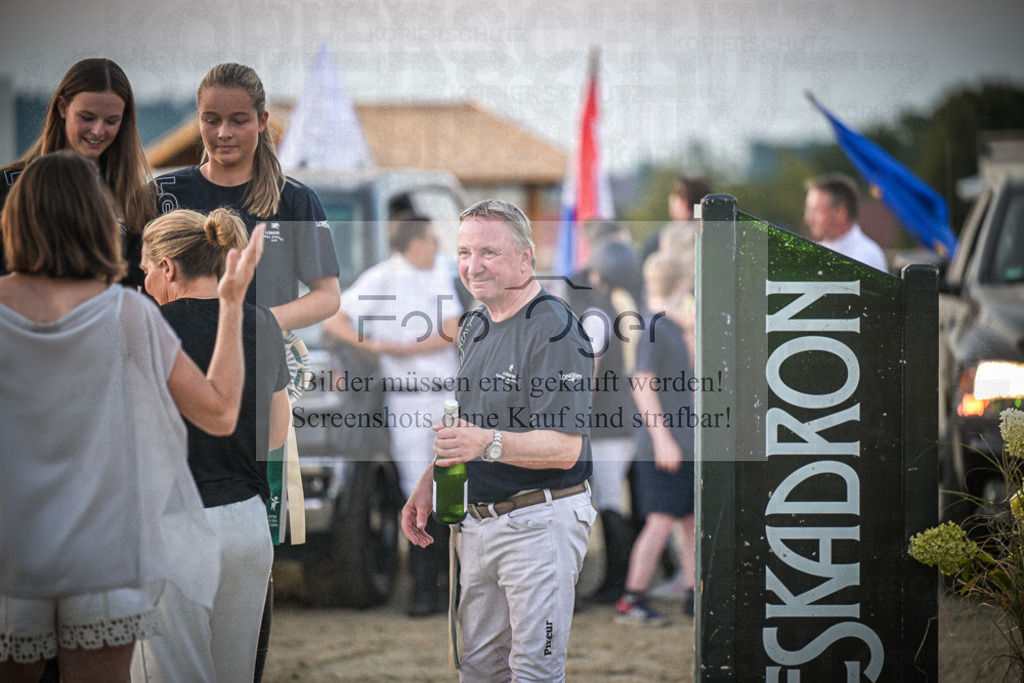 DOS_0137 | Entdecke hochwertige Reitturnierfotos von Foto Oger. Professionell, emotional und authentisch – jetzt Lieblingsmomente im Shop bestellen.Deutschlandweite Turnierfotografie. - Realisiert mit Pictrs.com