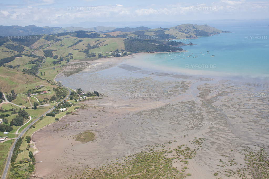 Luftbild: Ortsansicht im Ortsteil Te Kouma in Coromandel im Bundesland Waikato in Neuseeland.Foto: IMG_55579.jpg vom 12.01.2013 durch Werner Riehm/FLY-FOTO.deAuflösung des Originals: 4752 x 3168 px