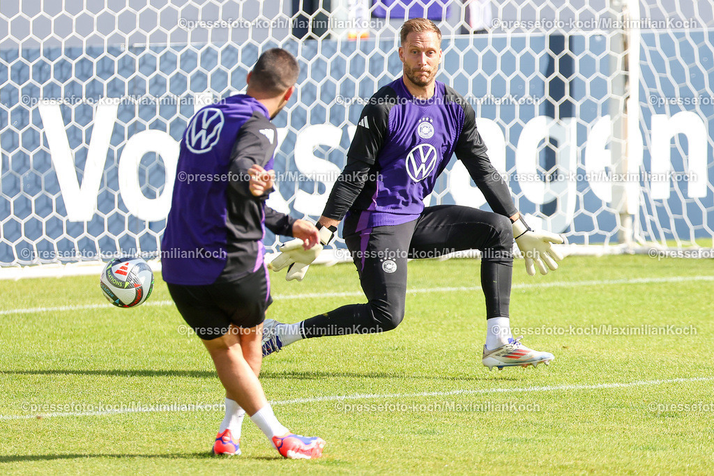 DFB08092401017 | 08.09.2024, Düsseldorf, Fußball, öffentliches Training Nationalmannschaft Deutschland,  Paul-Janes-Stadion: Torwart Oliver Baumann (GER #12)DFB regulations prohibit any use of photographs as image sequences and or quasi-video.