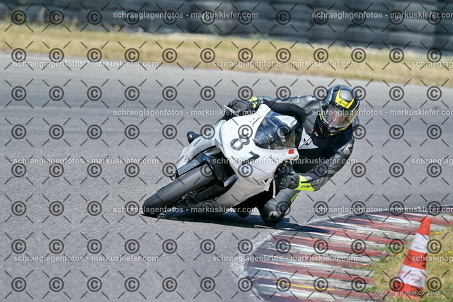 25bt04-0630 | markuskiefer.com - Realisiert mit Pictrs.com