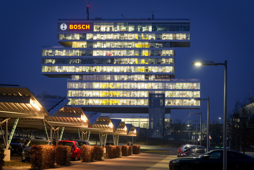 Bosch | Renningen Malmsheim - Robert Bosch , Globales Zentrum für Forschung und Vorausentwicklung bei winterliches Sonnenuntergang - Realisiert mit Pictrs.com