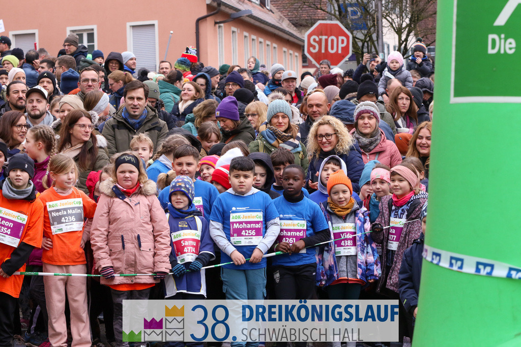 400m AOK Junior Cup | 3 Koenigslauf 2024 400m AOK Junior Cup - Realisiert mit Pictrs.com