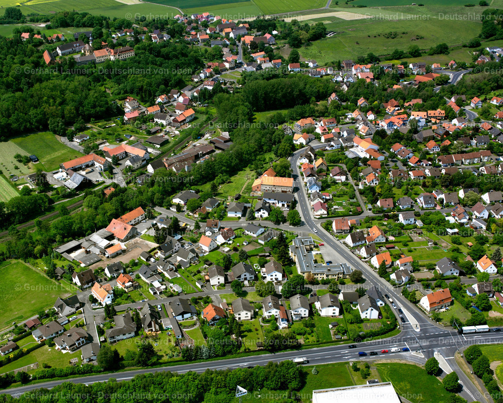 2614091 | ALTENBURG 09.06.2006 Wohngebiet einer Einfamilienhaus- Siedlung  in Altenburg im Bundesland Hessen, Deutschland // Single-family residential area of settlement  in Altenburg in the state Hesse, Germany Foto: Gerhard Launer