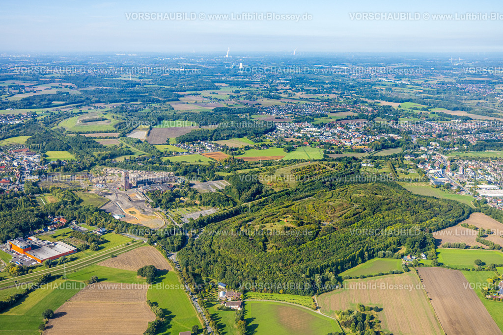 Hamm250900259 | Luftbild, CreativRevier Hamm, ehemaliges Bergwerk Ost Heinrich Robert mit Hammerkopfturm, Halde Kissinger Höhe und Halde Humbert, Fernsicht mit Ortsansicht Herringen und Herringer Heide, Stadtbezirk Pelkum, Hamm, Ruhrgebiet, Nordrhein-Westfalen, Deutschland