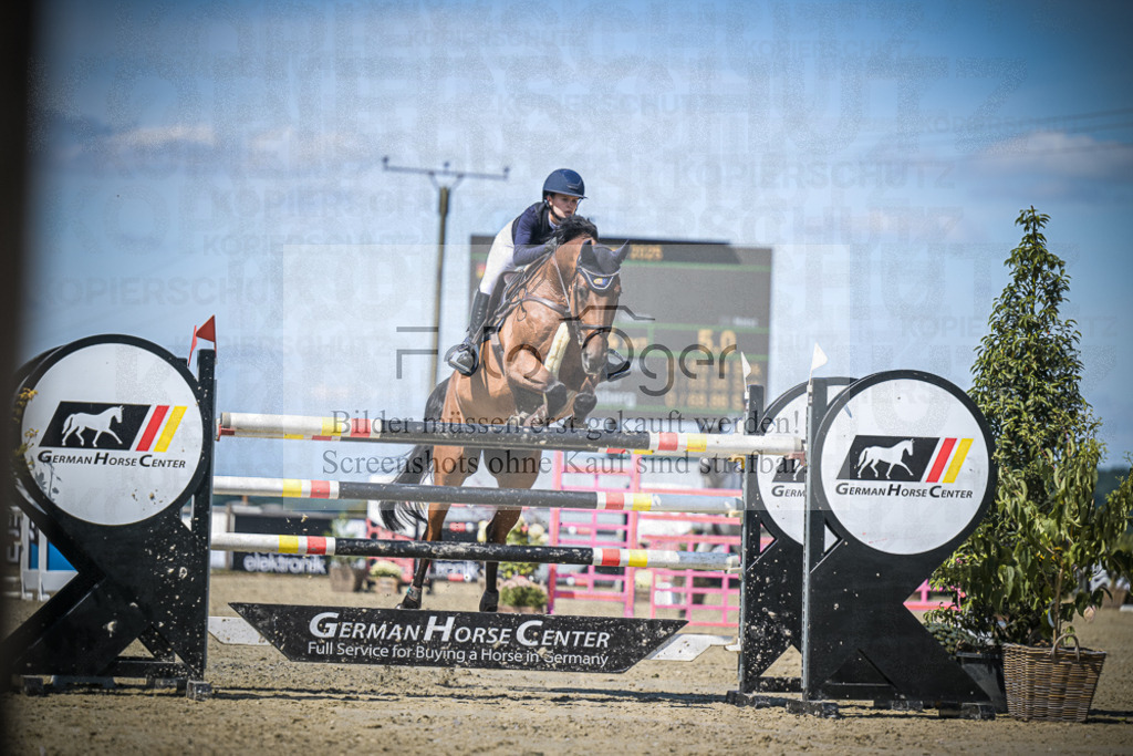 DOS_3637 | Entdecke hochwertige Reitturnierfotos von Foto Oger. Professionell, emotional und authentisch – jetzt Lieblingsmomente im Shop bestellen.Deutschlandweite Turnierfotografie. - Realisiert mit Pictrs.com