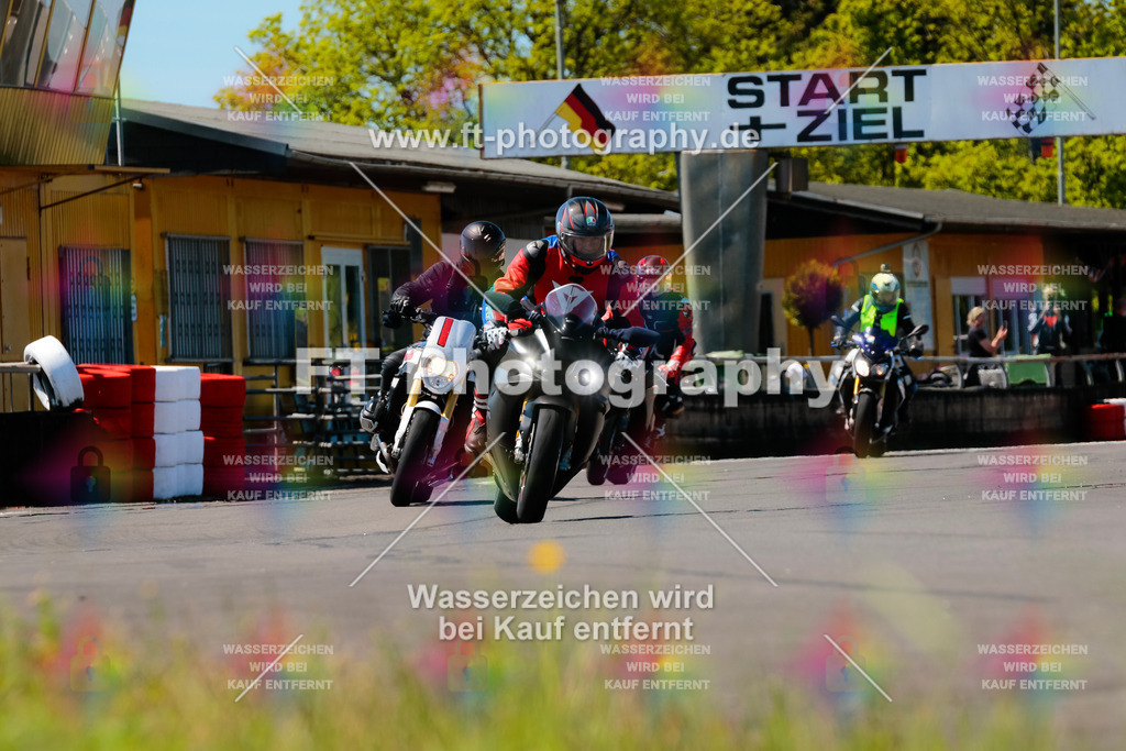 Moto-TeamOBK-22056 | Hier findet Ihr Bilder von Touristenfahrten auf der Nürburgring Nordschleife oder von anderen Veranstaltungen die ich besucht habe. Viel Spass beim Durch Schauen 