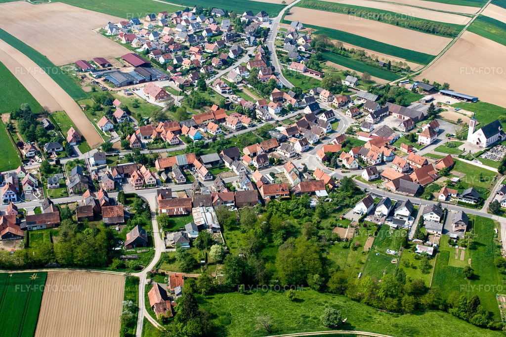 Aerial view: Village view in Buhl in the state Bas-Rhin, France. – Photo: IMG_18100.jpg taken on 05/03/2009 by Werner Riehm/FLY-FOTO.com – Resolution of the original: 3696 x 2463 px