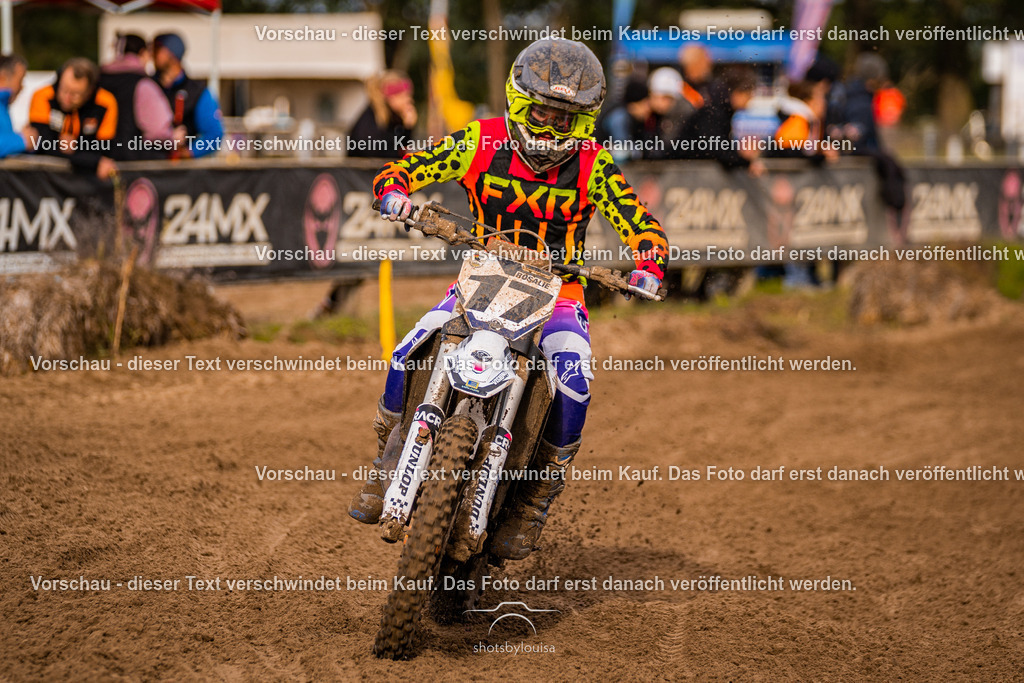 10_05_Dreetz-4125 | Sportfotografin aus Berlin-Brandenburg mit Fokus auf Motocross. Ich halte deine sportliche Leistung und echte Emotionen auf und neben der Strecke professionell fest. Entdecke die Fotos von deinem Rennen und bestelle sie direkt hier im Shop.
