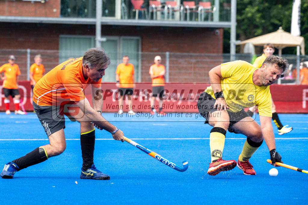 SFE_20240817_0147 | Krefeld, Deutschland, 17.08.2024:  European Cup for Recreational Hockey Players im KTHC Stadion Rot-Weiss Köln Tennis and Hockey Club am 17.08.2024 in Krefeld, Deutschland. (Foto von Stephan Fehrmann)Krefeld, Germany, 17.08.2024: European Cup for Recreational Hockey Players in KTHC Stadion Rot-Weiss Köln Tennis and Hockey Club at 17.08.2024 in Krefeld, Deutschland. (Foto from Stephan Fehrmann)