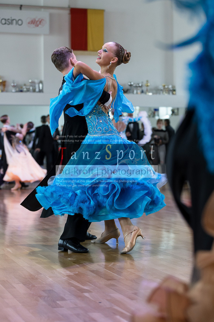 20240615_DM-Jun2-Kombi_09372 | Tanzsportbilder, Standardtanz, Lateintanz, WDSF, DTV, LTVB, dancecomp, goc, hessen tanzt, blaues band der spree, walzer, tango, wiener walzer, slowfox, quickstepp, samba, rumba, cha-cha-cha, paso doble. jive, hd-kroft photography, turniertanzsport