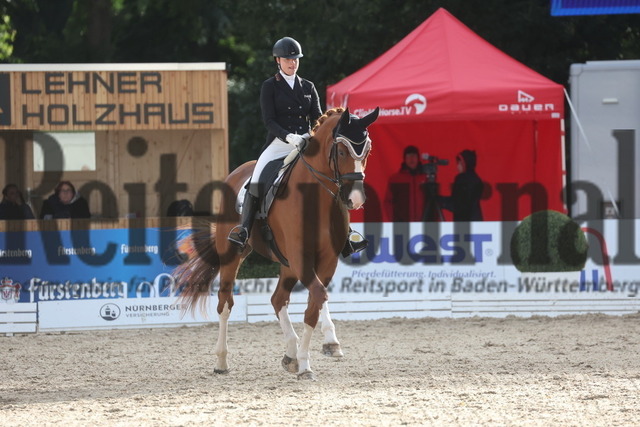 Donaueschingen_2024_Qualifikation_zum_iWest-Cup_Romina Nieberle_Free Willy (3) | Alle Fotos der Reiterjournal Fotografin Doris Matthaes im Reiterjournal Online-Fotoshop. - Realisiert mit Pictrs.com