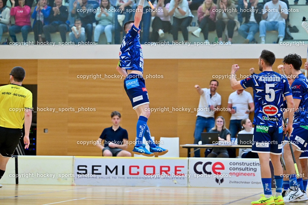 VSV Unihockye vs. KAC Floorball | Jubel VSV Unihockey Mannschaft, #19 Philipp Seiser VSV Unihockey, #5 Michael Kanduth VSV Unihockey, VSV Unihockye vs. KAC Floorball, VSV Unihockye vs. KAC Floorball am 13.04.2025 in Villach (Ballspielhalle St. Martin), Austria, (Photo by Bernd Stefan)