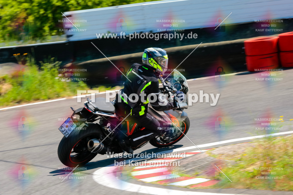 Moto-TeamOBK-21877 | Hier findet Ihr Bilder von Touristenfahrten auf der Nürburgring Nordschleife oder von anderen Veranstaltungen die ich besucht habe. Viel Spass beim Durch Schauen 