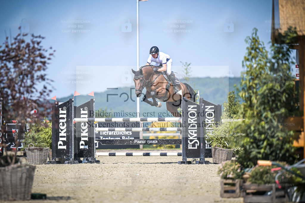 DOS_2418 | Entdecke hochwertige Reitturnierfotos von Foto Oger. Professionell, emotional und authentisch – jetzt Lieblingsmomente im Shop bestellen. - Realisiert mit Pictrs.com