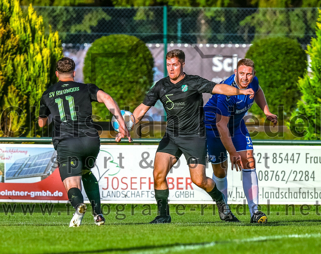2023-07-25_053_FC_Langengeisling_III_gegen_SV_Riedmoos_III | Erding, Deutschland, 25.07.2023:
Fußball, C-Klasse 2023 / 2024, Testspiel, FC Langengeisling III gegen SV Riedmoos e.V. 1959 III, Endergebnis: 3:5

Foto: Christian Riedel / fotografie-riedel.net