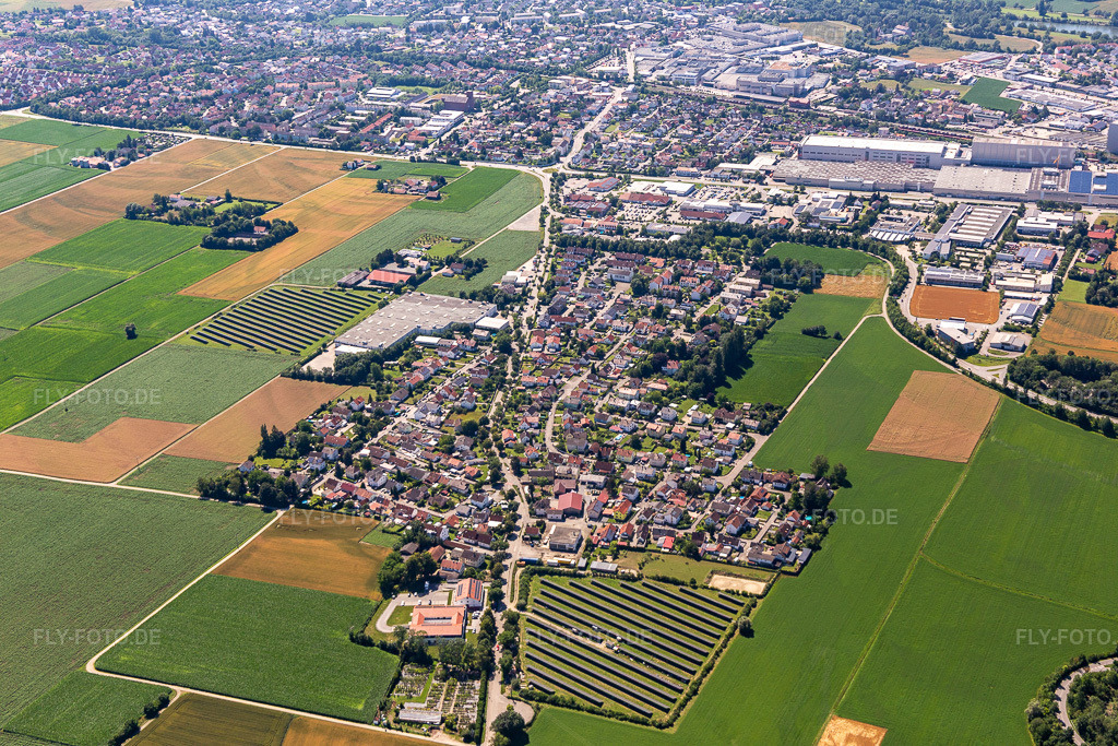 Luftbild: Salitersheim im Ortsteil Salitersheim in Dingolfing im Bundesland Bayern in Deutschland. – Foto: IMG_132784.jpg vom 02.07.2022 durch Werner Riehm/FLY-FOTO.de – Auflösung des Originals: 5472 x 3648 px – Stadt Dingolfing - Stadt Dingolfing