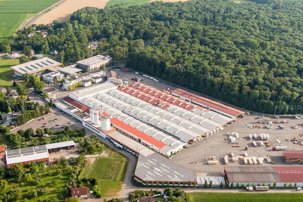 Luftbild: Werksgelände WeberHaus GmbH & Co. KG im Ortsteil Linx in Rheinau im Bundesland Baden-Württemberg in Deutschland. Foto: IMG_30338.jpg vom 09.07.2010 durch Werner Riehm/FLY-FOTO.de