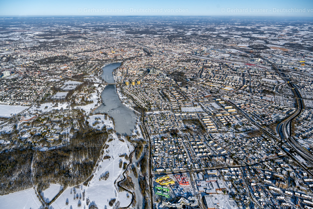 4043930 | MüNSTER 13.02.2021 Winterlich schneebedeckte Stadtansicht des Innenstadtbereiches an den Uferbereichen des Aasee im Ortsteil Aaseestadt in Münster im Bundesland Nordrhein-Westfalen, Deutschland. Weiterführende Informationen bei: Stadt Münster,  Stadtwerke Münster GmbH. // Wintry snowy city view of the downtown area on the shore areas of Aasee in the district Aaseestadt in Muenster in the state North Rhine-Westphalia, Germany. Further information at: Stadt Muenster,  Stadtwerke Muenster GmbH. Foto: Gerhard Launer