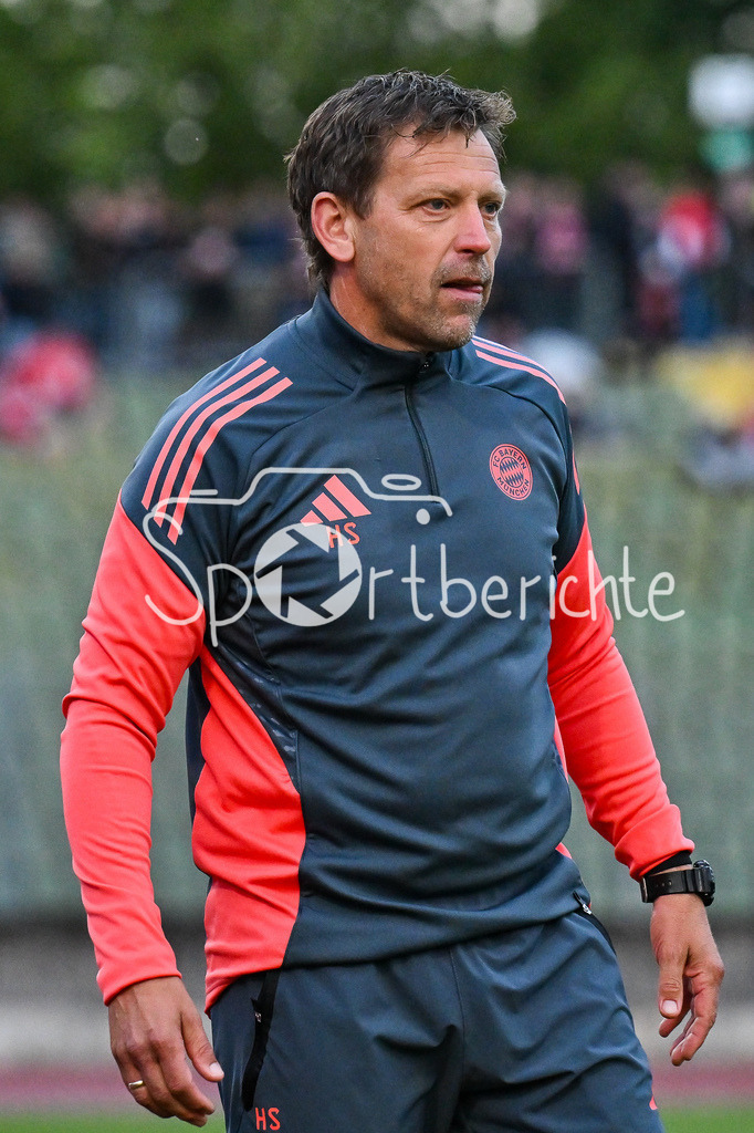 FC Augsburg II - FC Bayern Amateure | im Bild Holger SEITZ Cheftrainer FC Bayern München II / Einzelfoto / Freisteller / Regionalliga Bayern: FC Augsburg II - FC Bayern Muenchen II, Rosenaustadion am 25.07.2025