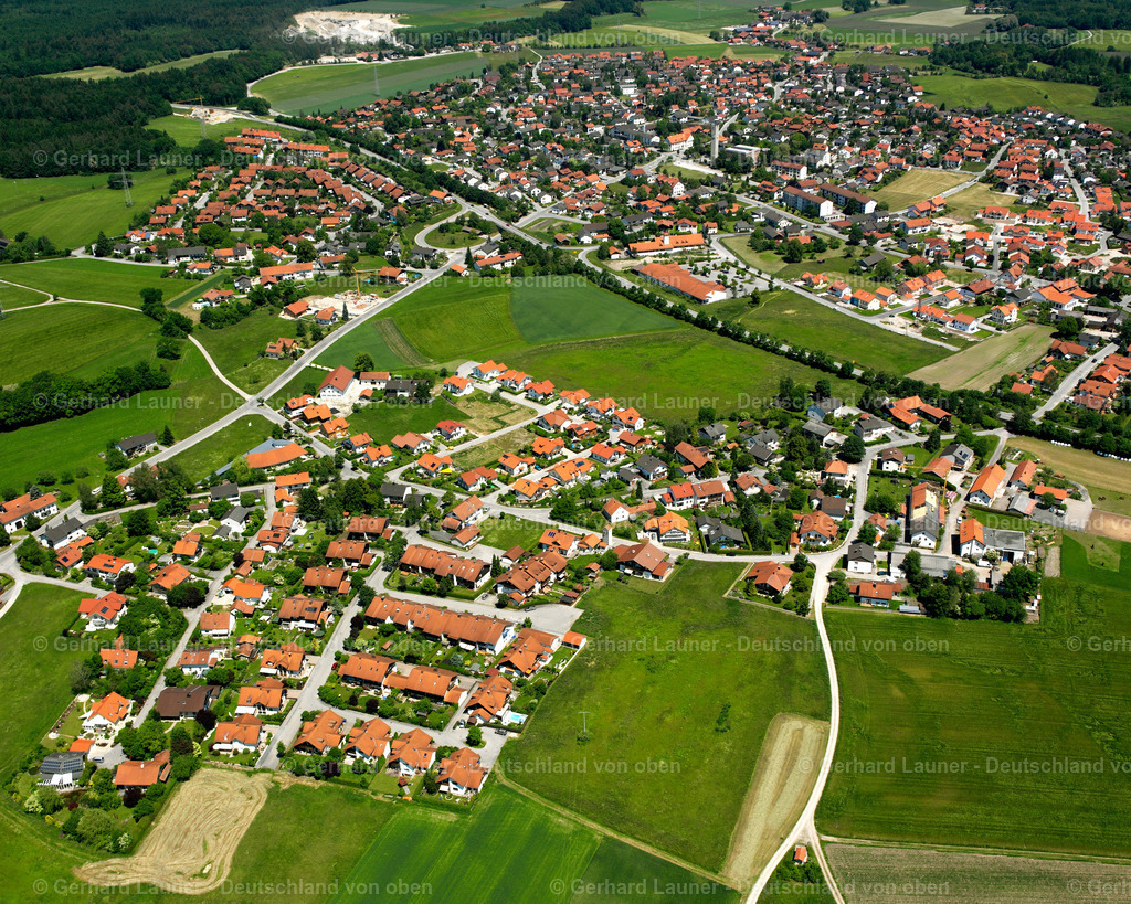 2600473 | OBEREMMERTING 09.06.2006 Stadtansicht des Innenstadtbereiches  in Oberemmerting im Bundesland Bayern, Deutschland // City view on down town  in Oberemmerting in the state Bavaria, Germany Foto: Gerhard Launer