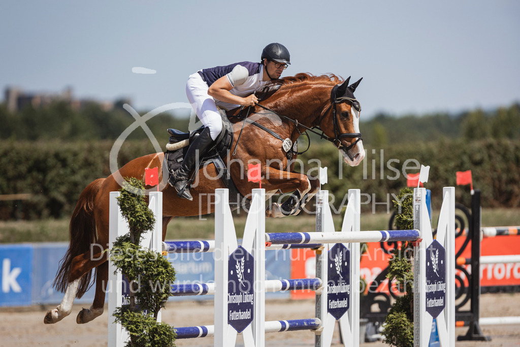 240629_LüPfSpTa_Youngster-S-124 | Deine schönsten Turniermomente als professionelle Fotos! Entdecke hochwertige Pferdesport-Fotografie im Online-Shop. Jetzt Fotos finden & bestellen!