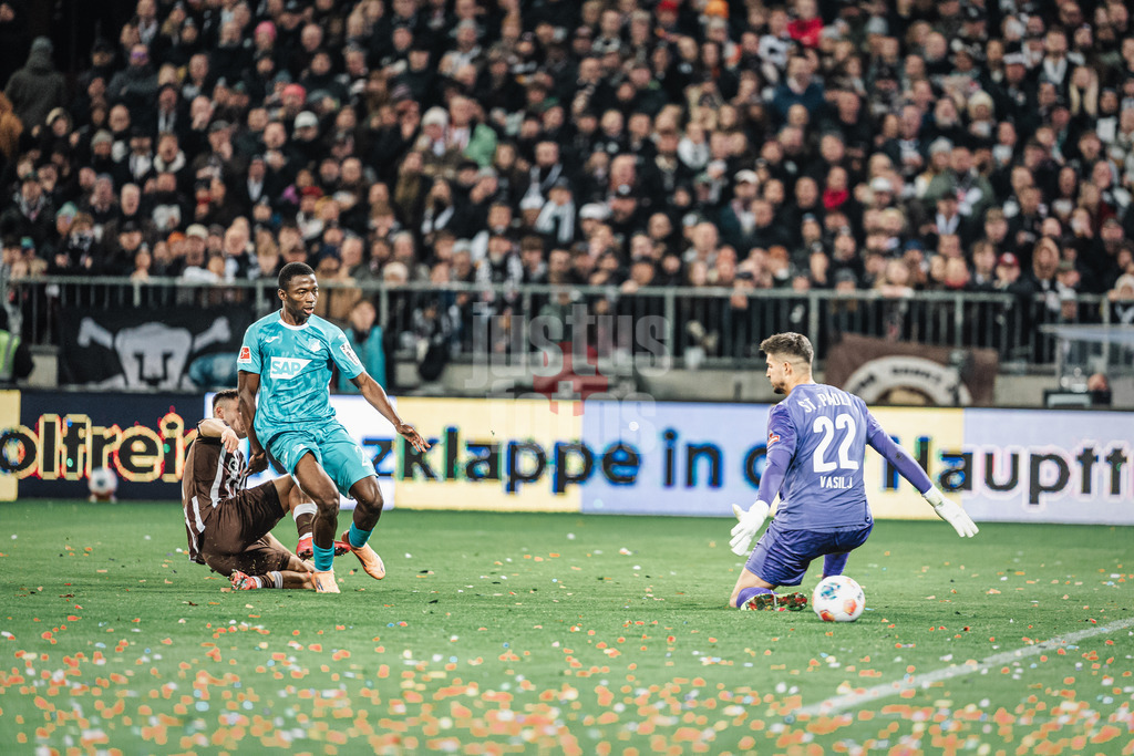 Fußball | Männer | Saison 2025/2026  | Fußball-Bundesliga | 07. Spieltag | FC St. Pauli vs. TSG Hoffenheim | 19.10.2025 | Bazoumana Toure (#29, TSG Hoffenheim) schießt das erste Tor des Spiels